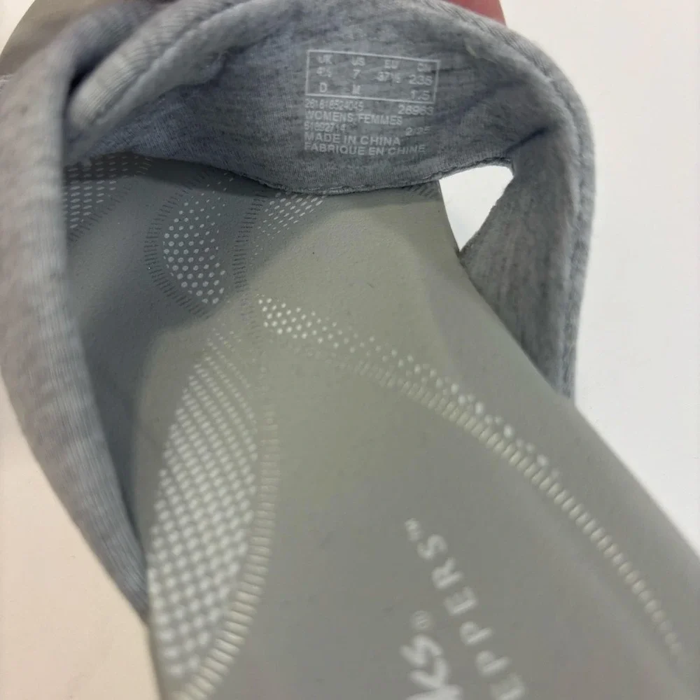 NEW Clarks Cloudsteppers Wedge Sandals Womens Size 7M Gray Thong Comfort Knit